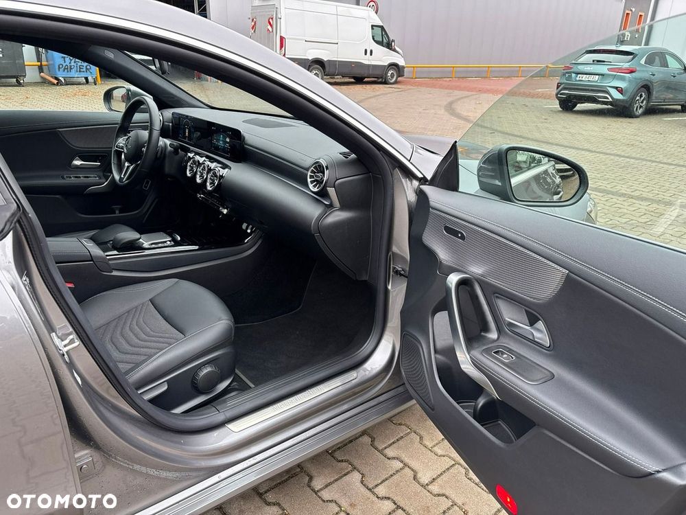 Mercedes-Benz CLA 180 7G-DCT - 16