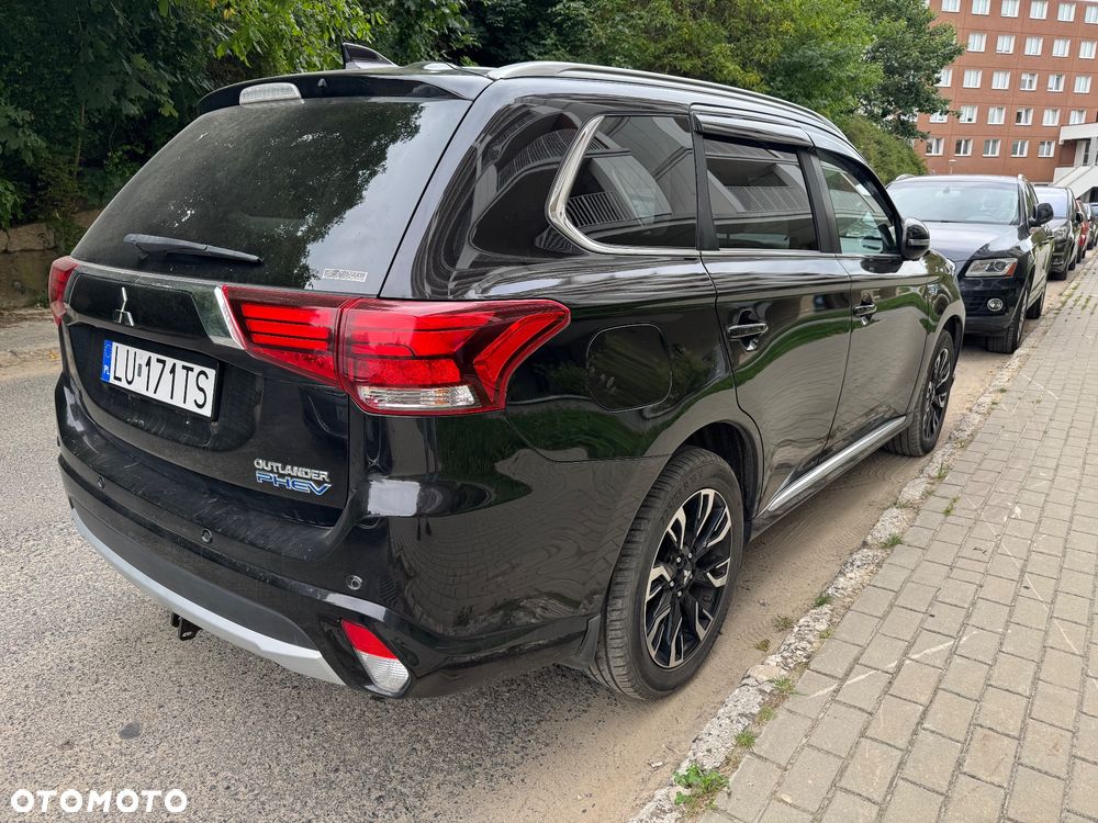 Mitsubishi Outlander Instyle NAVI + - 7