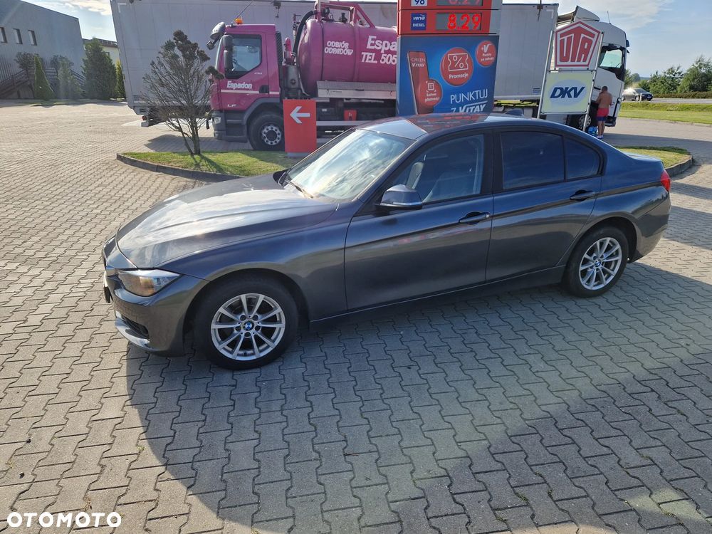 BMW Seria 3 318d Sport Line - 15