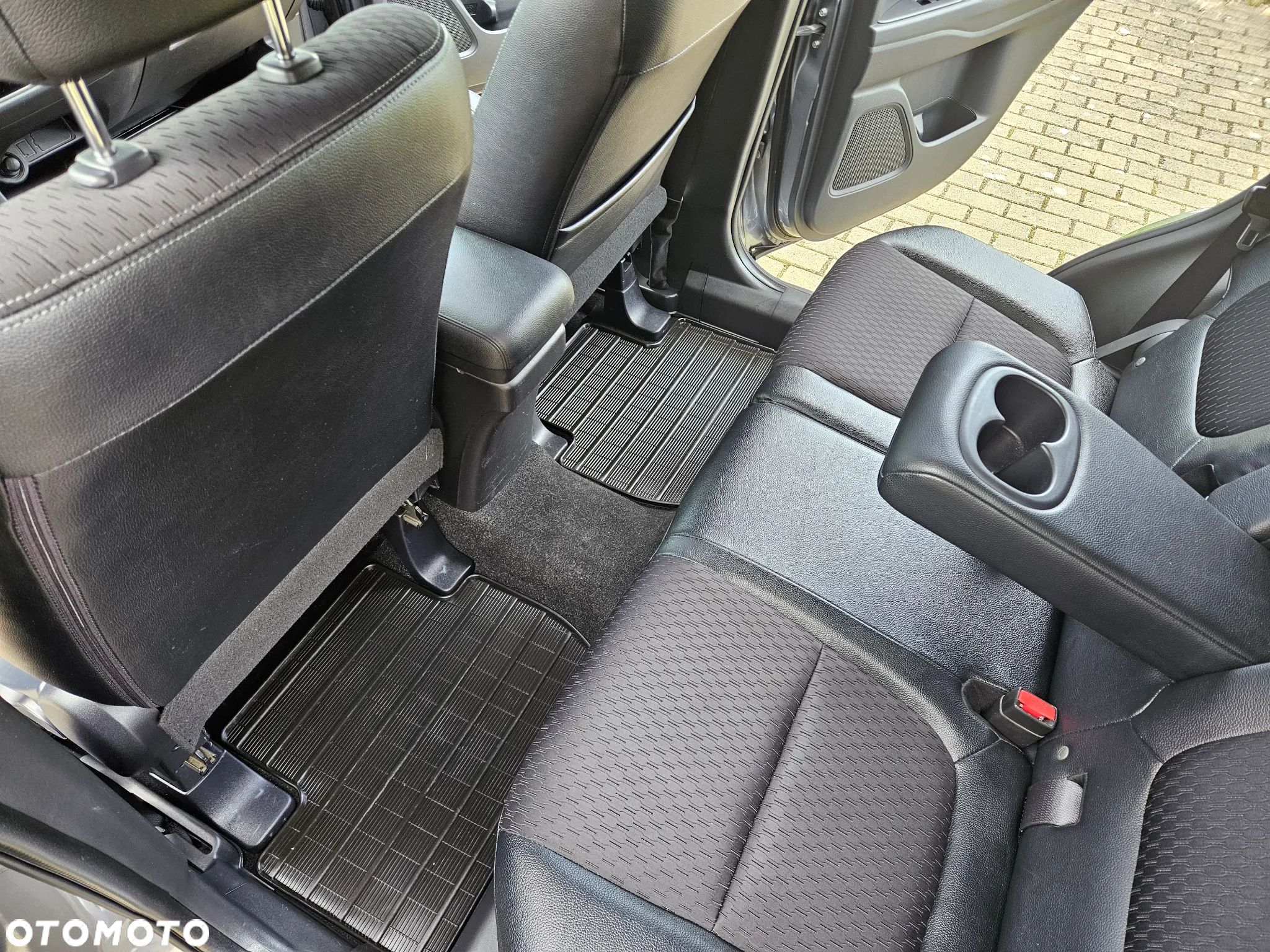 Mitsubishi Outlander 2.0 Intense CVT - 26