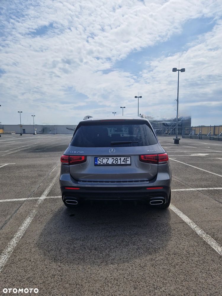 Mercedes-Benz GLB 250 4-Matic AMG Line 8G-DCT - 6