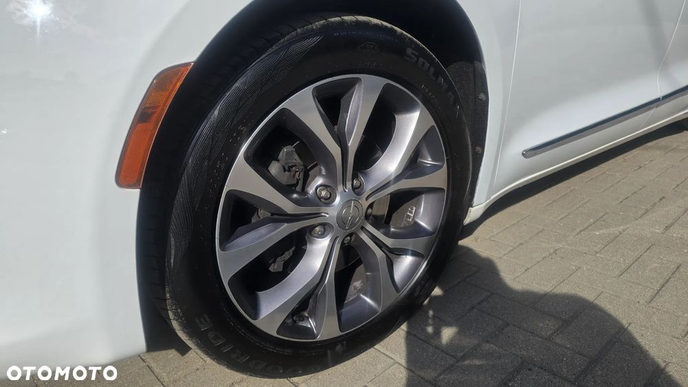 Chrysler Pacifica - 26