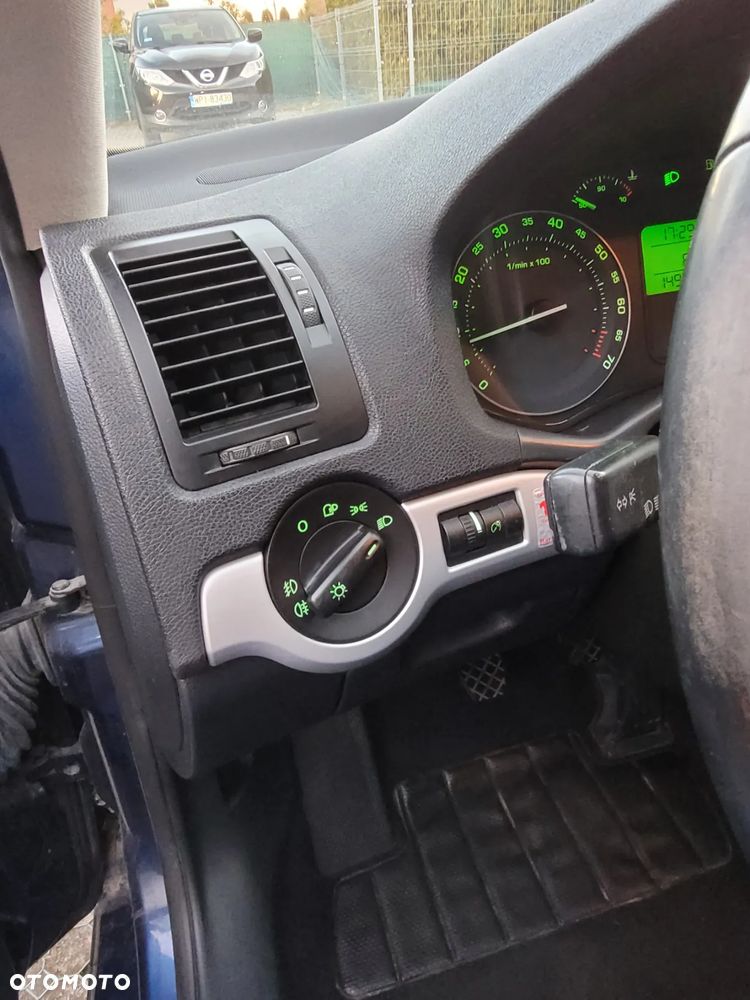 Skoda Octavia 2.0 FSI Ambiente - 11