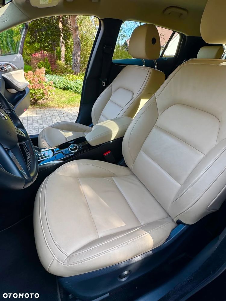 Infiniti Q30 - 10
