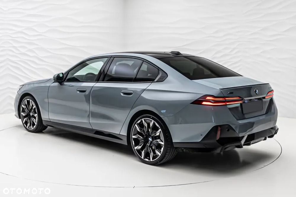 BMW Seria 5 520d xDrive mHEV - 10