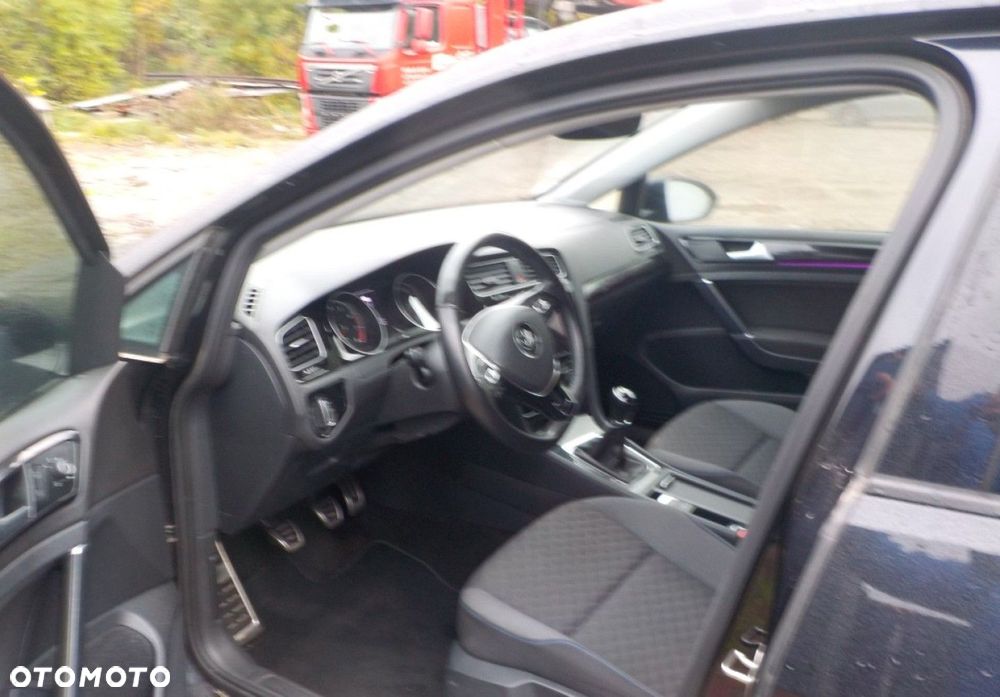 Volkswagen Golf - 23