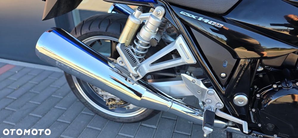Suzuki GSX - 12