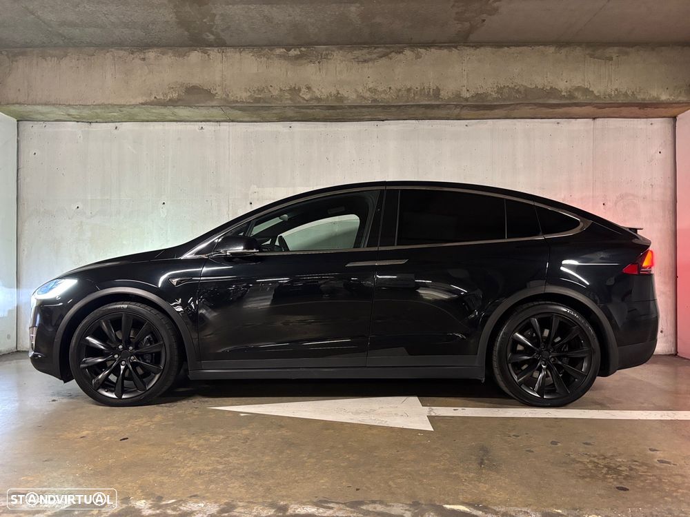 Tesla Model X 90D - 13