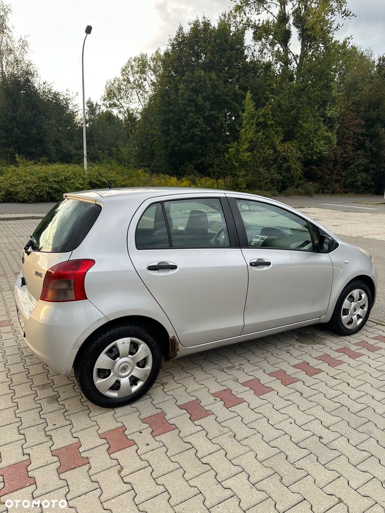 Toyota Yaris 1.3 Luna A/C - 2