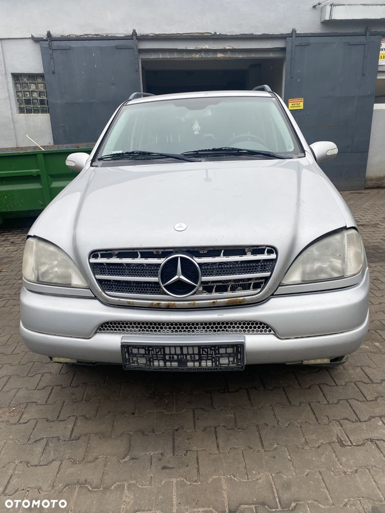 Mercedes ML 320 na częsci - 1