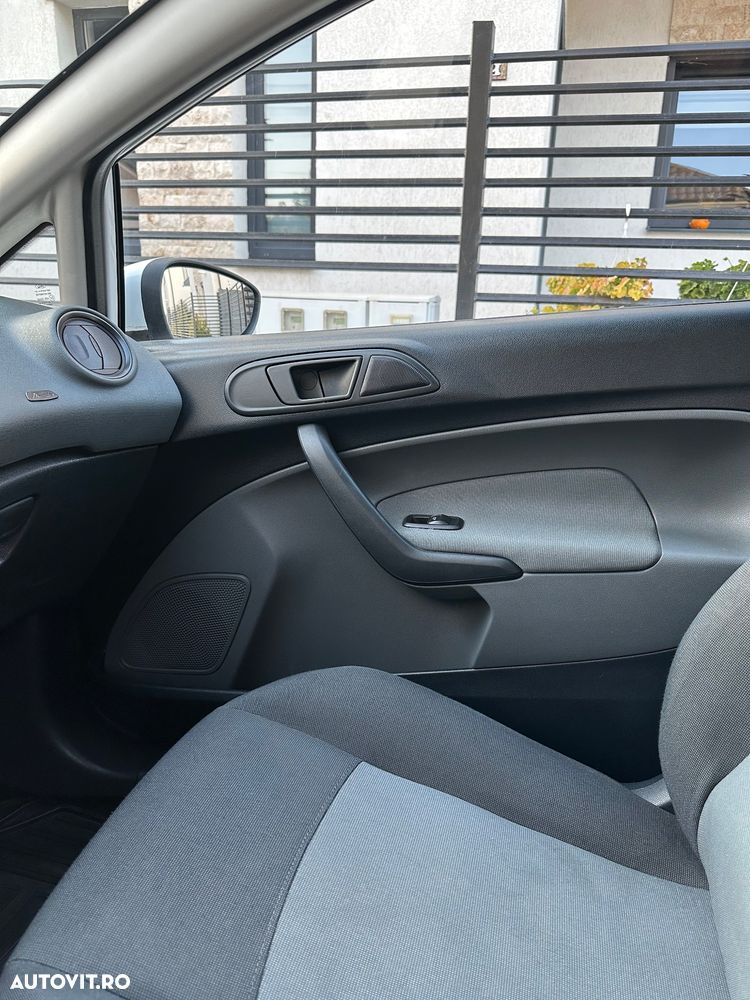 Ford Fiesta 1.4 TDCI Comfort - 19
