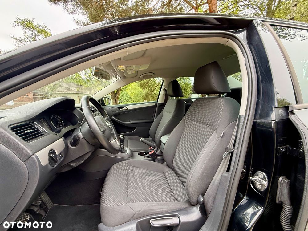 Volkswagen Jetta 1.6 TDI Comfortline - 16