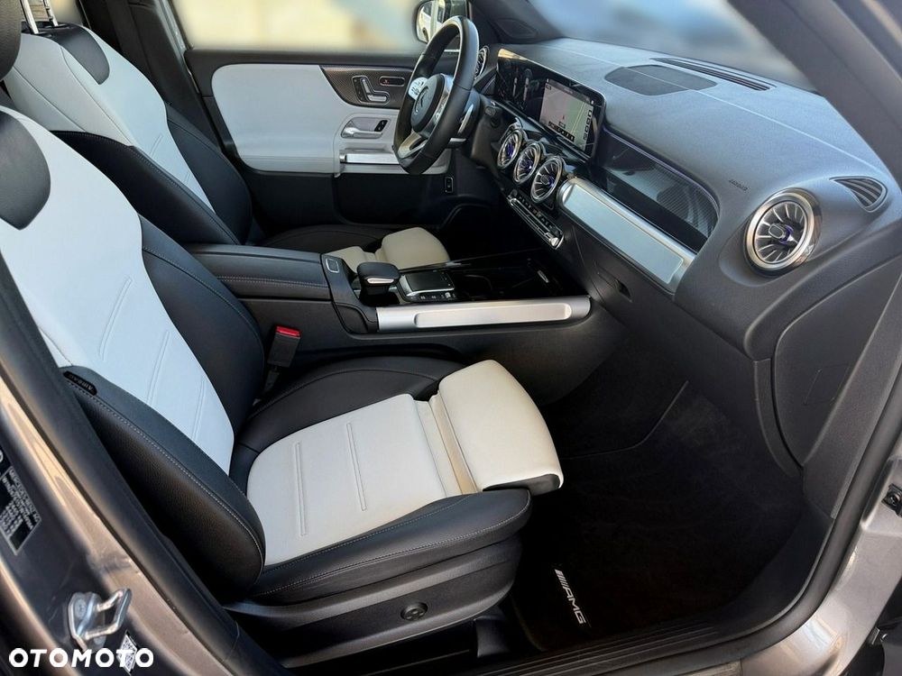 Mercedes-Benz GLB - 24