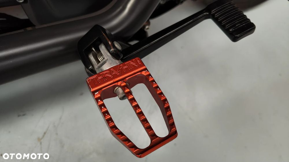 Harley-Davidson Softail Street Bob - 22