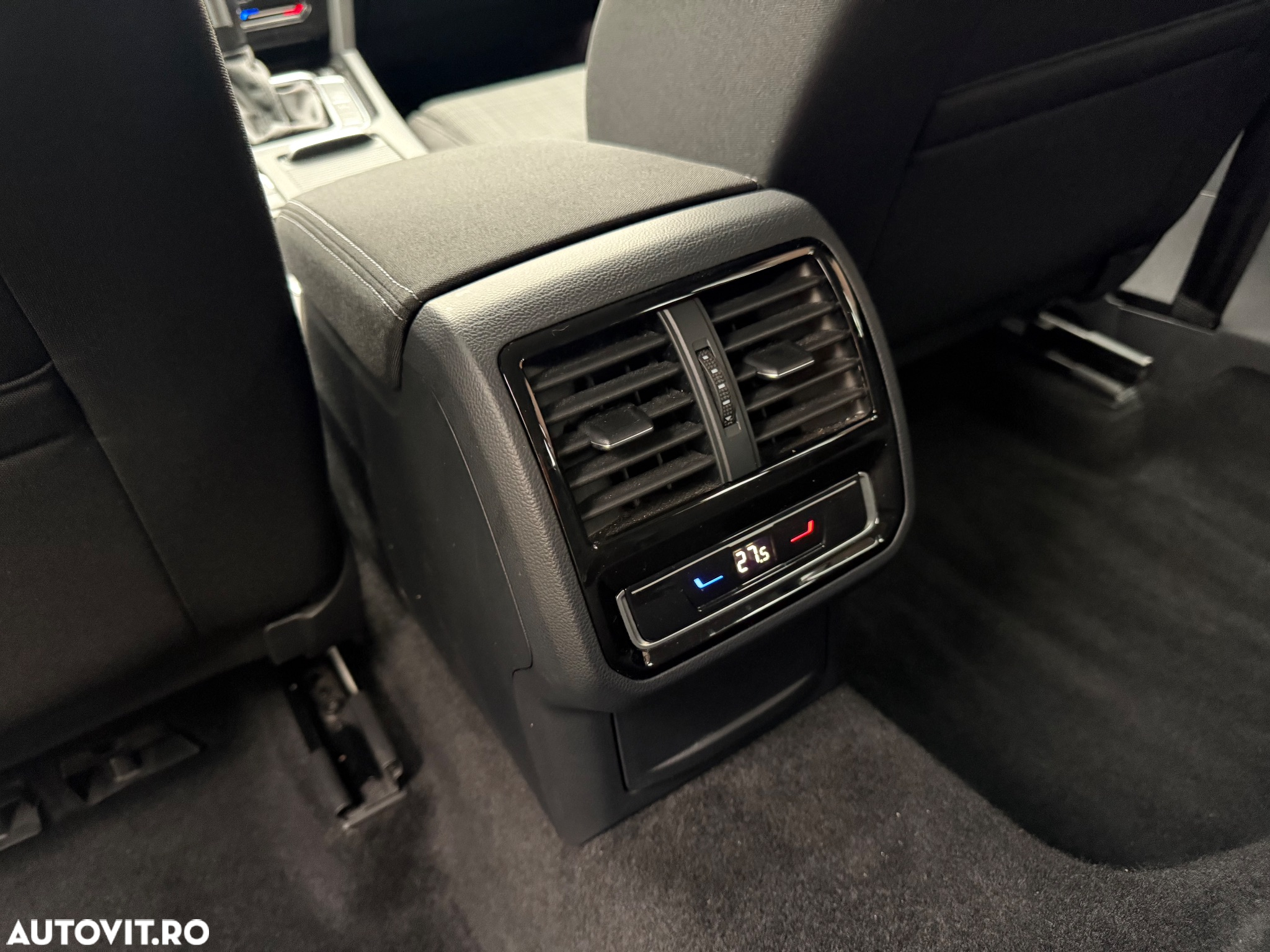 Volkswagen Passat Variant 2.0 TDI DSG (BlueMotion Technology) Trendline - 14