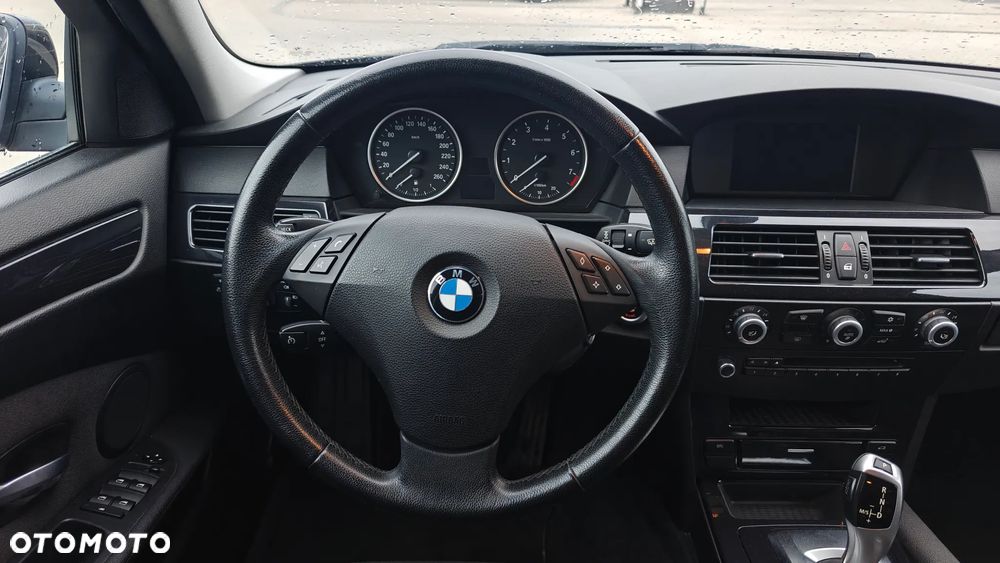 BMW Seria 5 520i - 27
