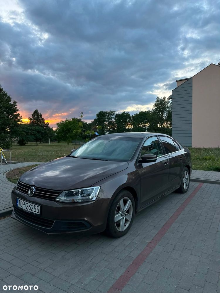 Volkswagen Jetta 2.0 TDI Highline DSG - 1