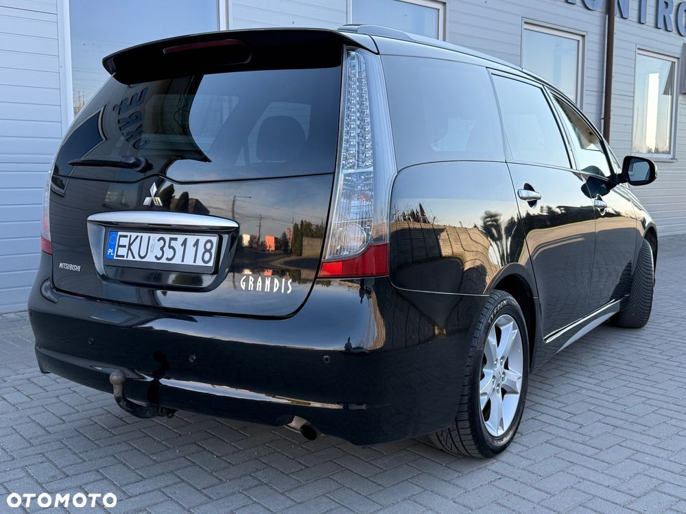 Mitsubishi Grandis - 10