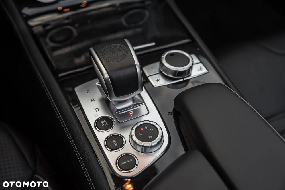 Mercedes-Benz SL 63 AMG AMG Speedshift MCT 7-Gang Sportgetriebe AMG Performance Package - 24