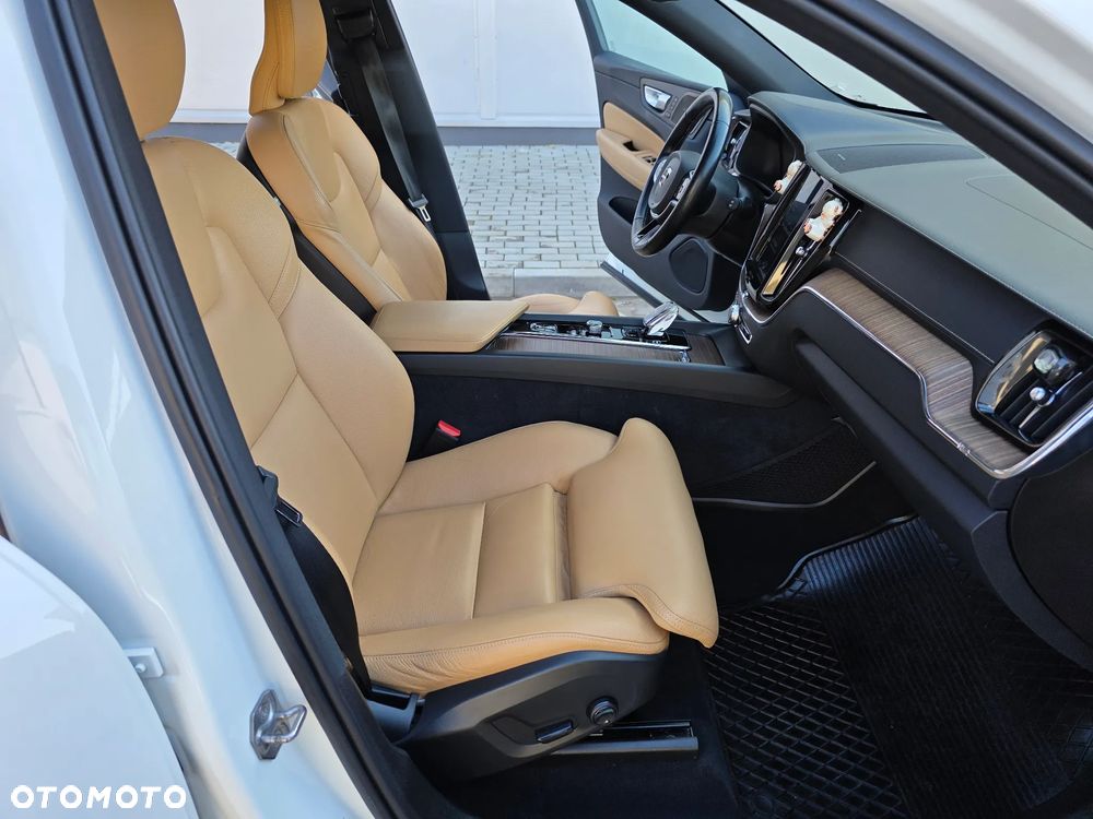 Volvo XC 60 ver-b4-d-awd-inscription - 32