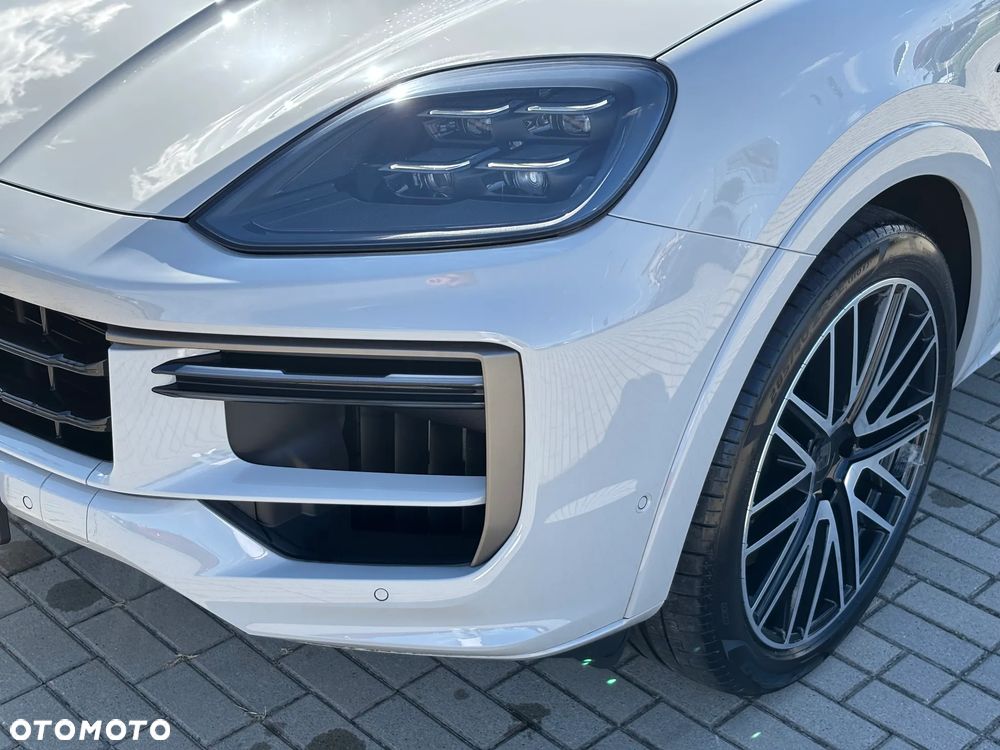 Porsche Cayenne Turbo E-Hybrid PHEV - 4