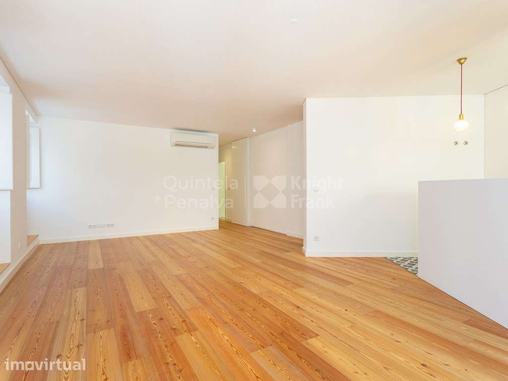 Apartamento T2 situado na Rua do Terreirinho, junto ao Martim Moniz. - Grande imagem: 2/23