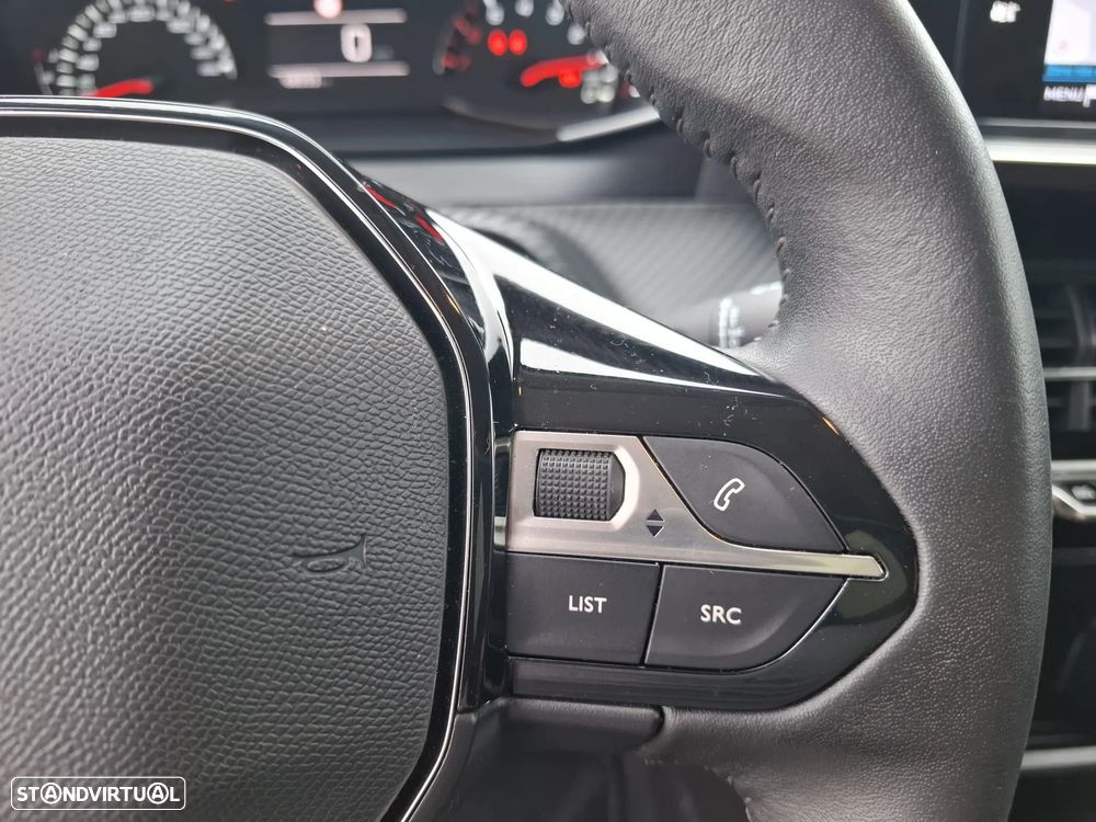 Peugeot 2008 1.2 PureTech Active Pack - 26