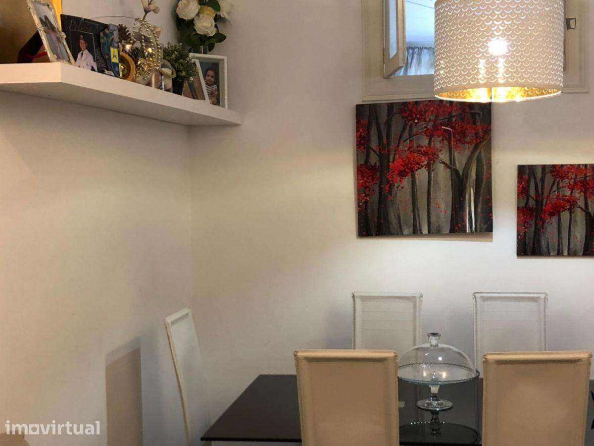 Quarto - localizado em Anjos Lisbon - Grande imagem: 3/9