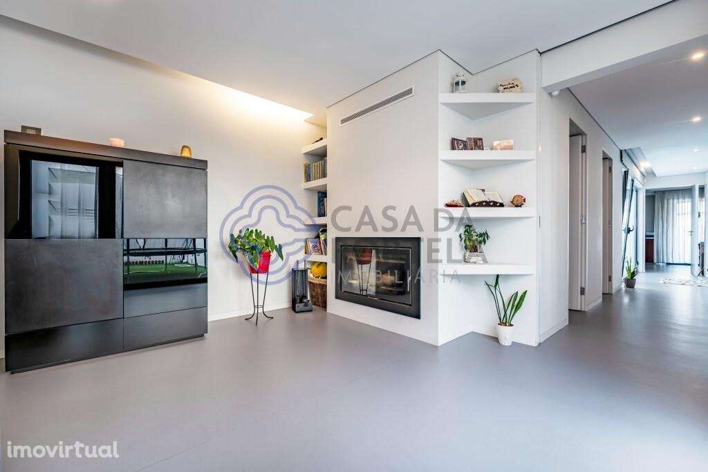 Moradia T4 de 2018 - Térrea - Piscina - Jardim 100m2 + Casa 50m2 - Mat - Grande imagem: 2/37