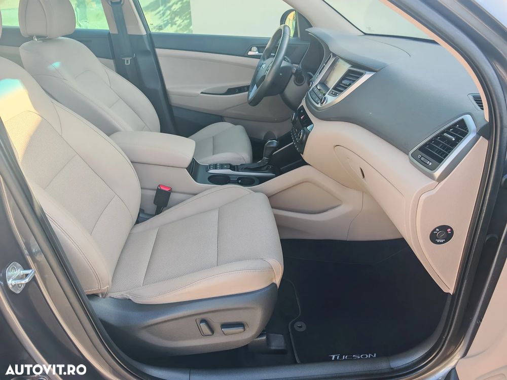 Hyundai Tucson blue 1.7 CRDi 2WD DCT Premium - 12