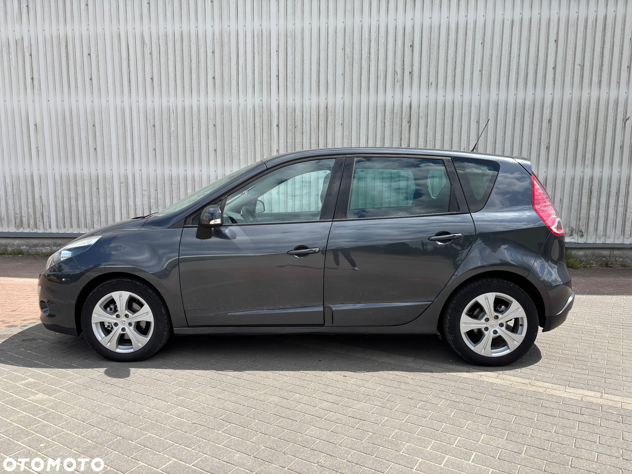 Renault Scenic 1.5 dCi Authentique - 11