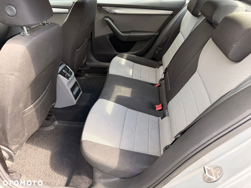 Skoda Octavia 2.0 TDI SCR Ambition - 12
