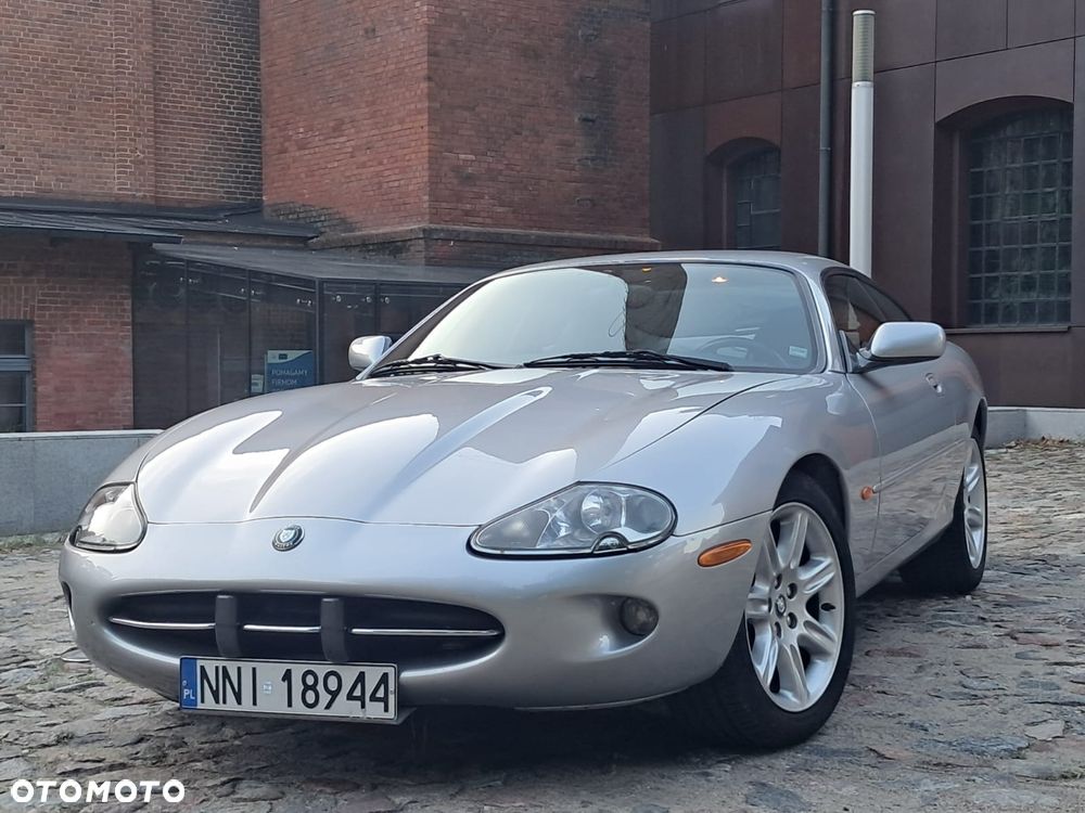 Jaguar XK Coupe - 4