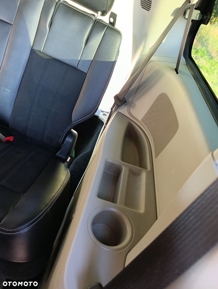 Dodge Grand Caravan - 4