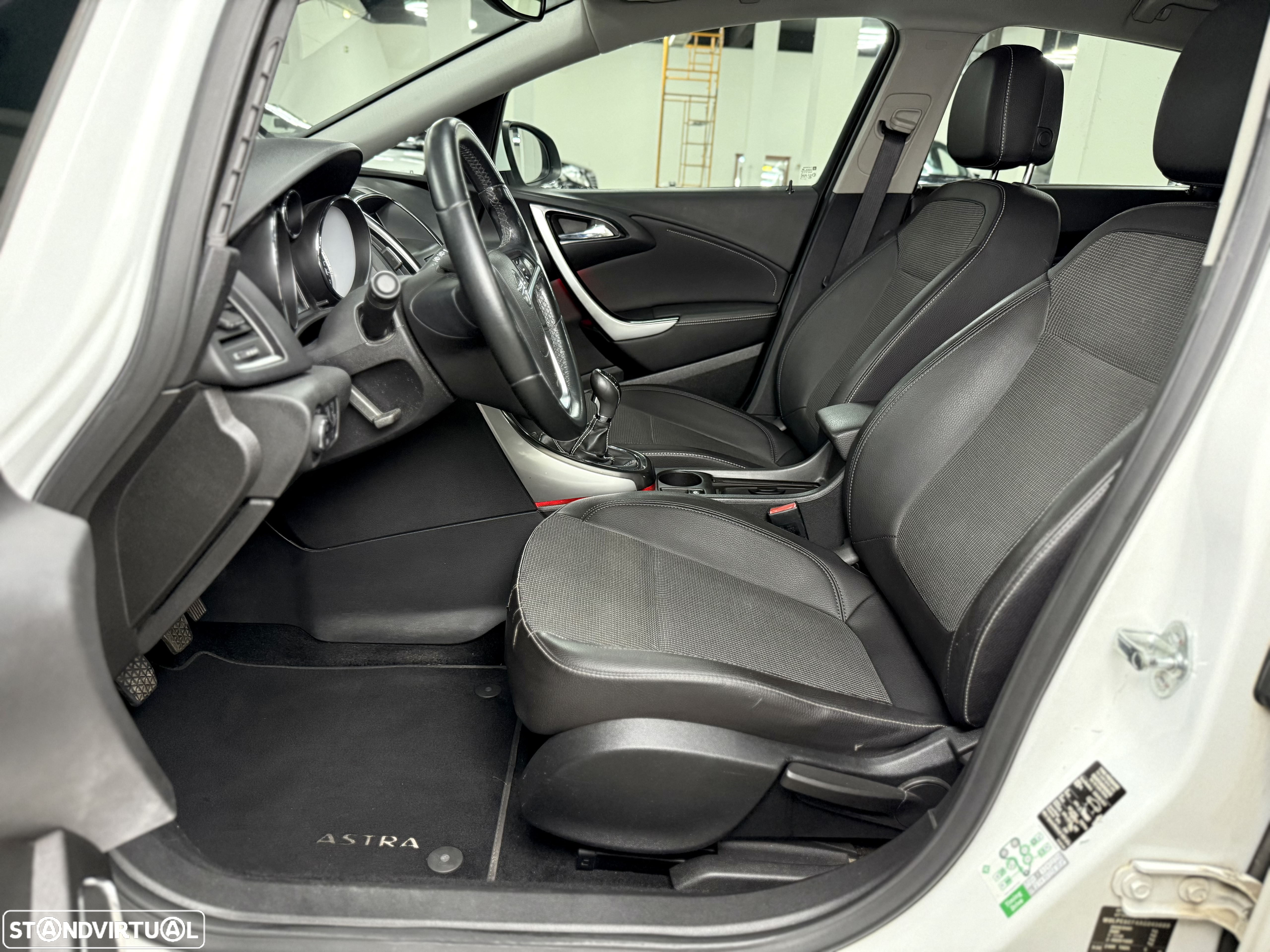 Opel Astra 1.7 CDTi Edition - 10