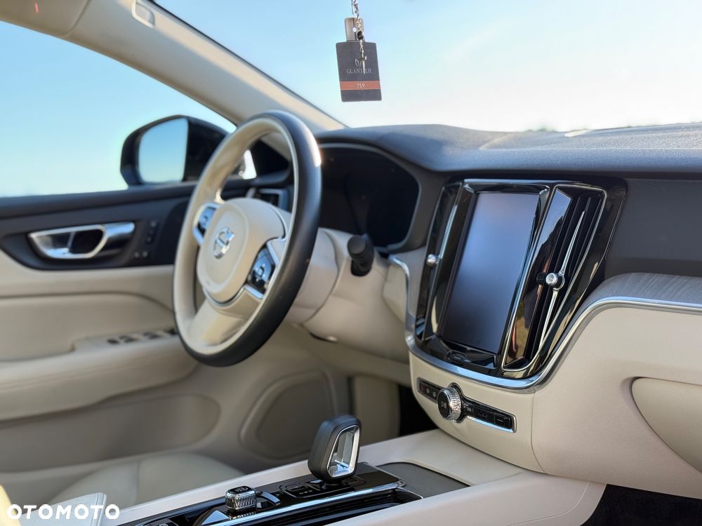 Volvo S60 B5 B AWD Plus Dark - 6