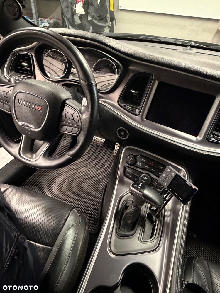 Dodge Challenger 6.4 Scat Pack - 9