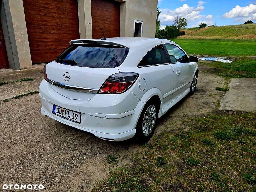 Opel Astra GTC 1.6 Innovation - 32