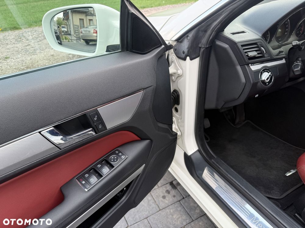 Mercedes-Benz Klasa E 300 BlueEFFICIENCY 7G-TRONIC Avantgarde - 18