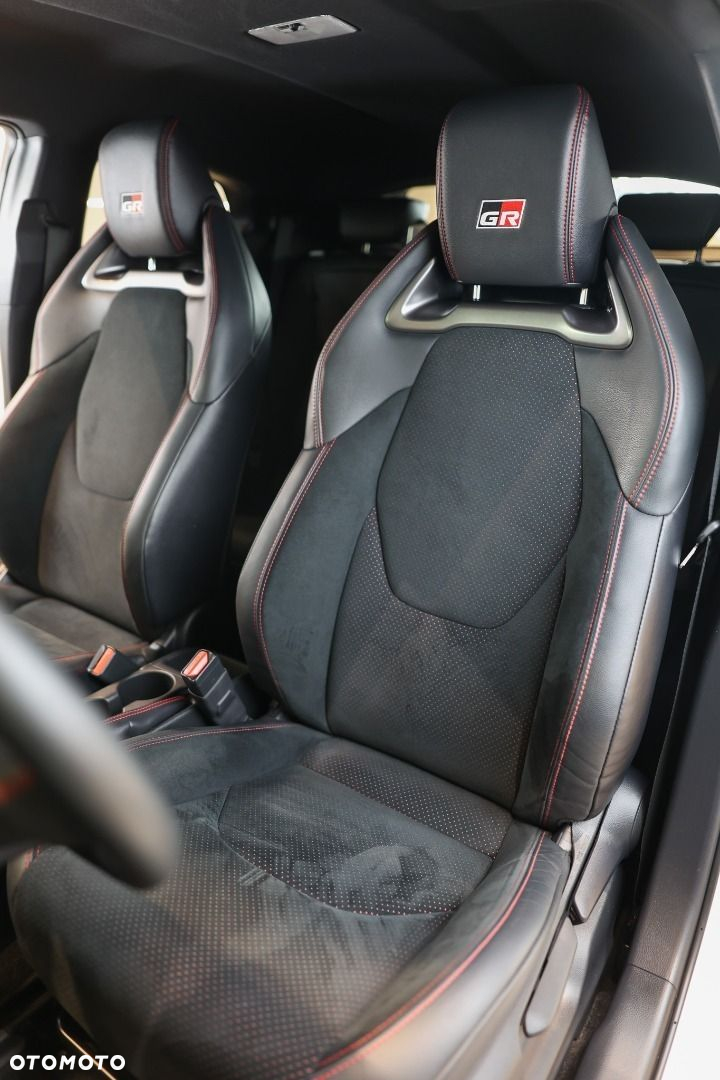 Toyota Yaris - 10