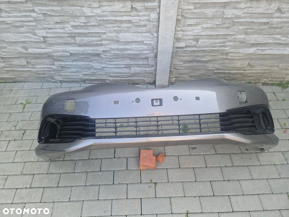Zderzak Toyota Auris II lift 2015 - bez dziur - 2