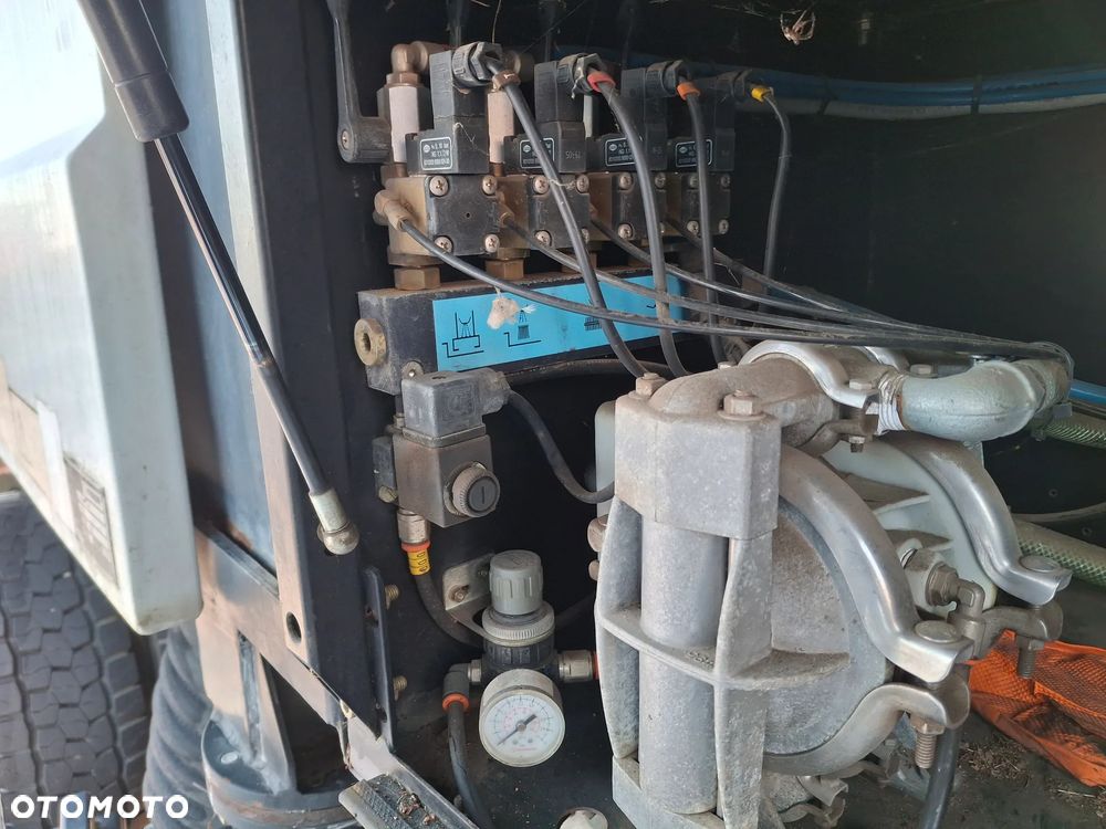 Zamiatarka FAUN Viajet 5R Schmidt Zabudowa Zbiornik Klapa Rozdzielacz Hydrauliczny Odkurzacz Szczotki Silnik Hydrualiczny Hydromotor Części Do Zamiatarki - 7