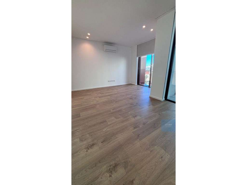 Apartamento T1 no Porto - Grande imagem: 2/16
