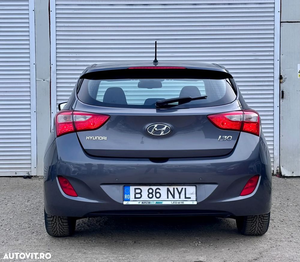 Hyundai i30 blue 1.4 Trend - 11