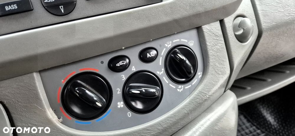 Opel Vivaro - 35