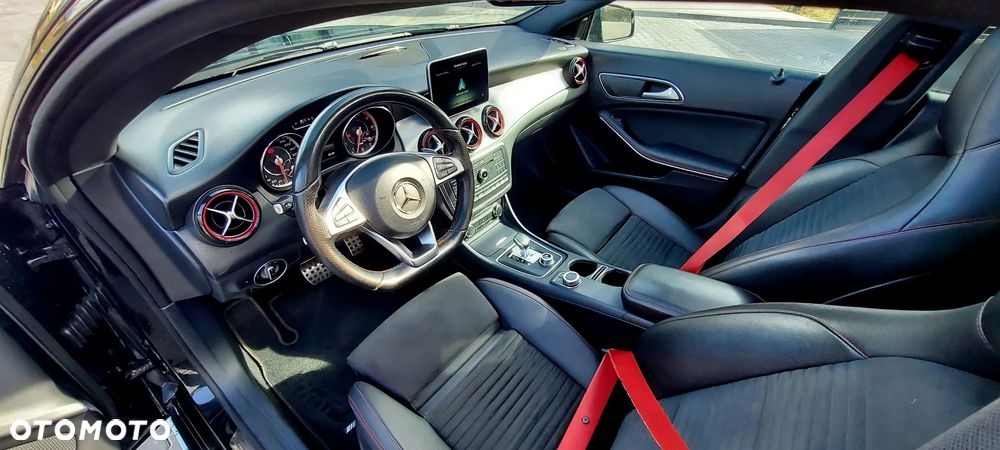 Mercedes-Benz CLA AMG 45 4-Matic - 13
