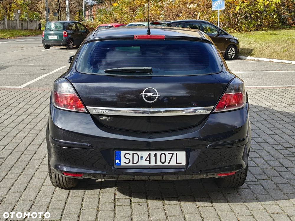 Opel Astra III GTC 1.6 Cosmo - 16
