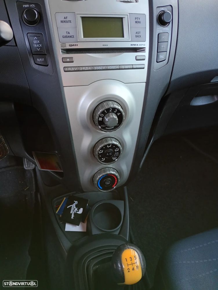 Toyota Yaris 1.0 VVT-i Sol - 3