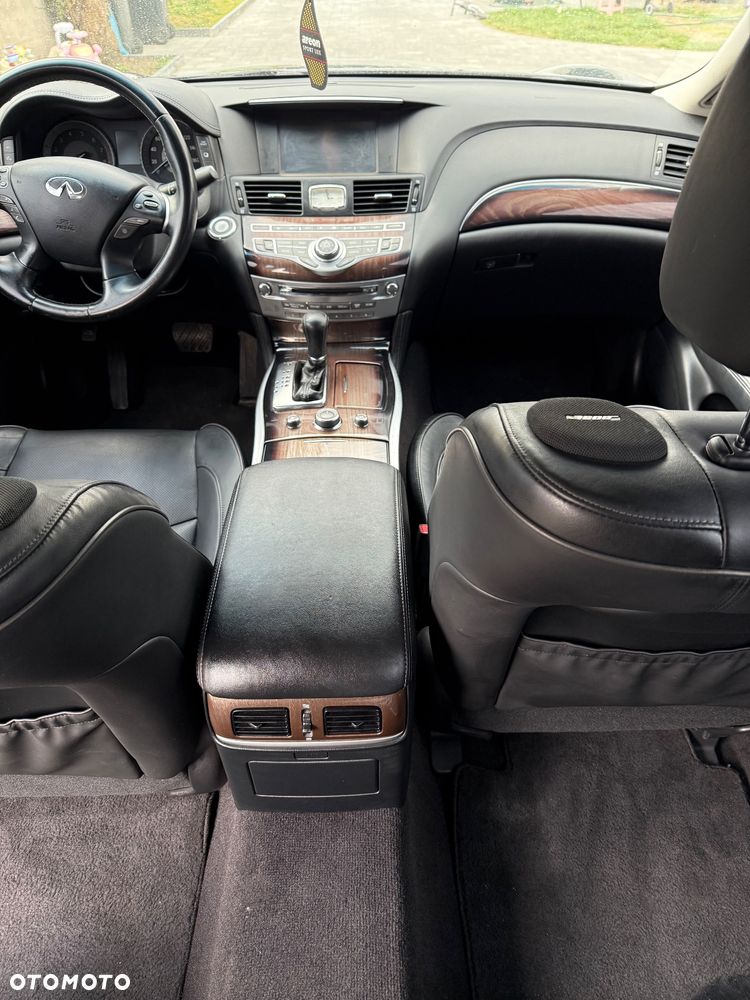 Infiniti Q70 - 11