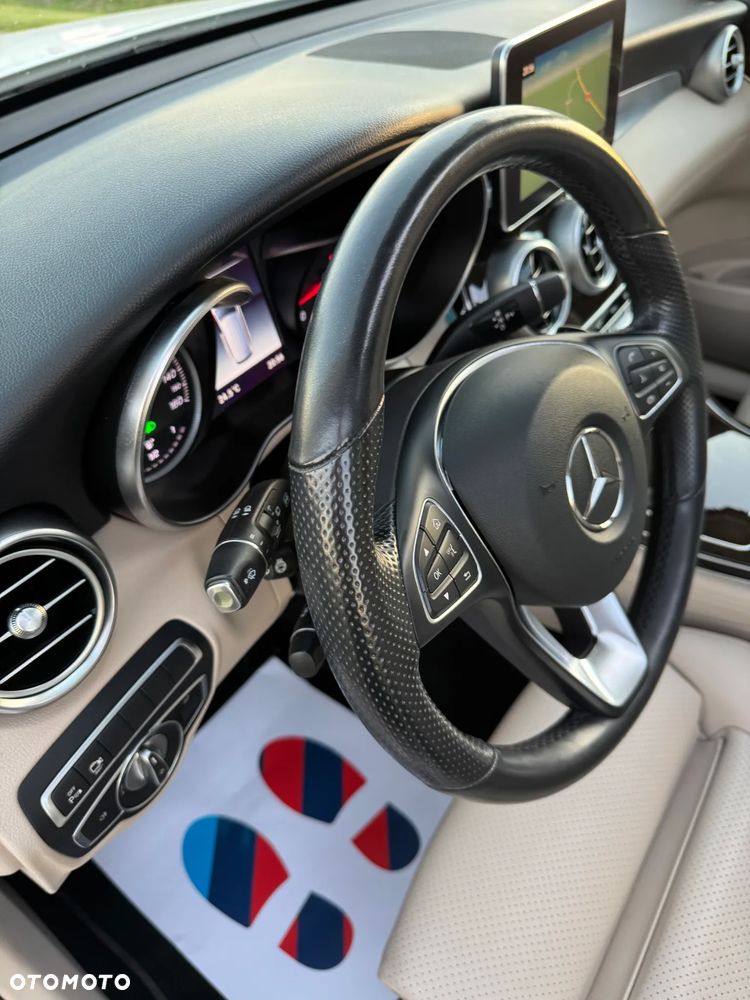 Mercedes-Benz GLC 300 4Matic 9G-TRONIC Exclusive - 29